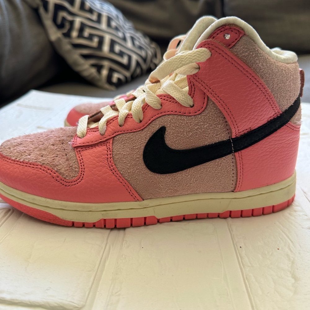 Nike Dunk High pink